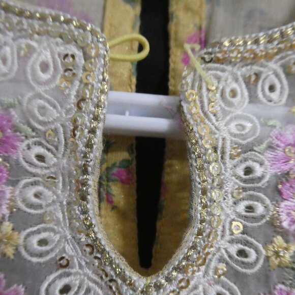 ETHNIC KIDS | 8-9 years | Traditional Floral and Lace Dress - Picture 16 of 16